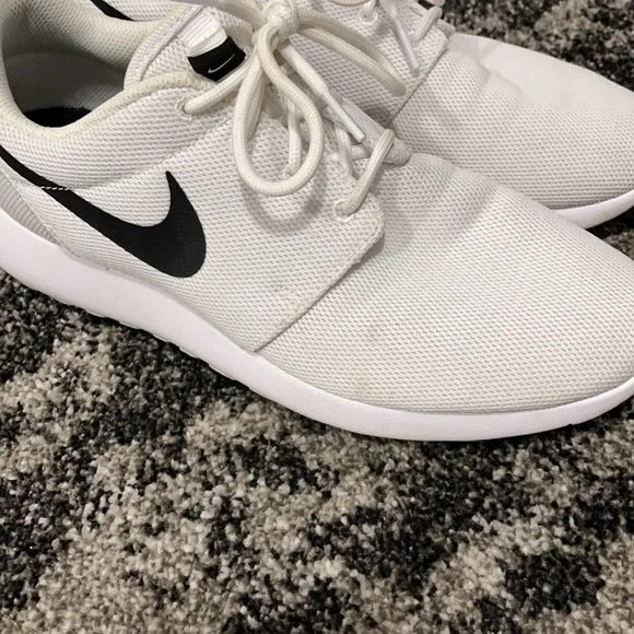 Nike Roshe One Sneakers 👟 - Picture 7 of 7